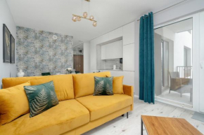 Beautiful Apartment with Balcony & Free Garage by Noclegi Renters